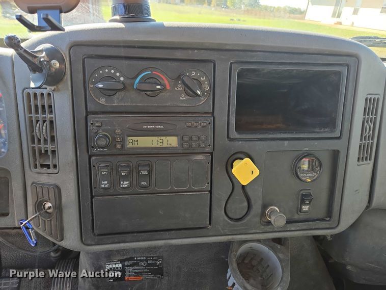 image for item EV5474 2006 International 7400 dump truck