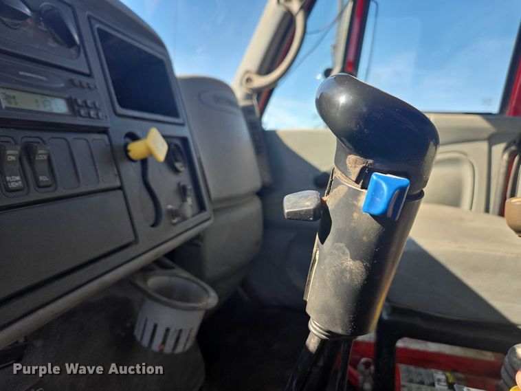 image for item EV5474 2006 International 7400 dump truck