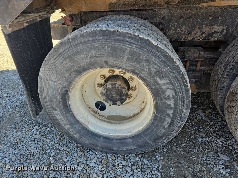 image for item EV5474 2006 International 7400 dump truck