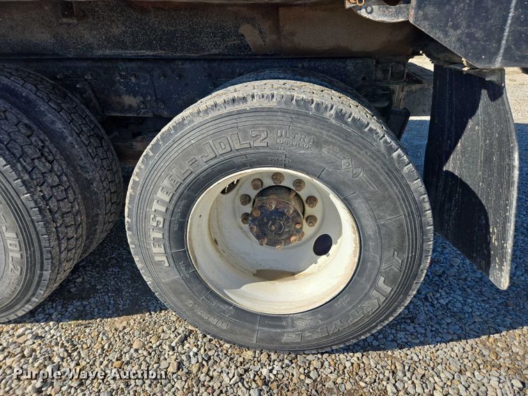 image for item EV5474 2006 International 7400 dump truck