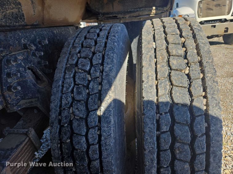 image for item EV5474 2006 International 7400 dump truck