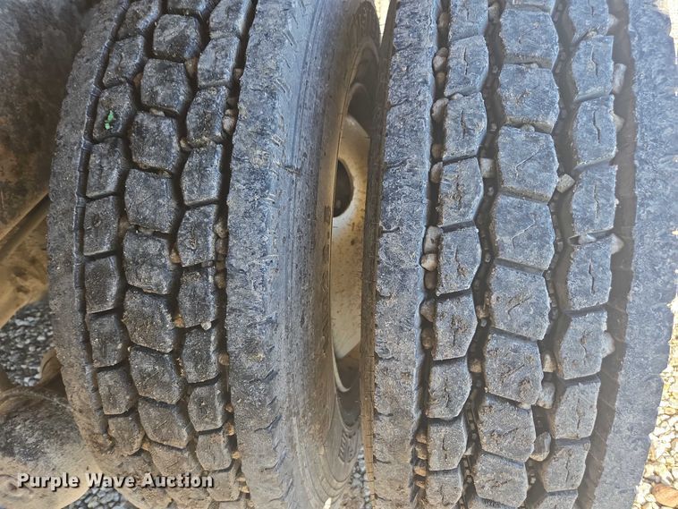 image for item EV5474 2006 International 7400 dump truck