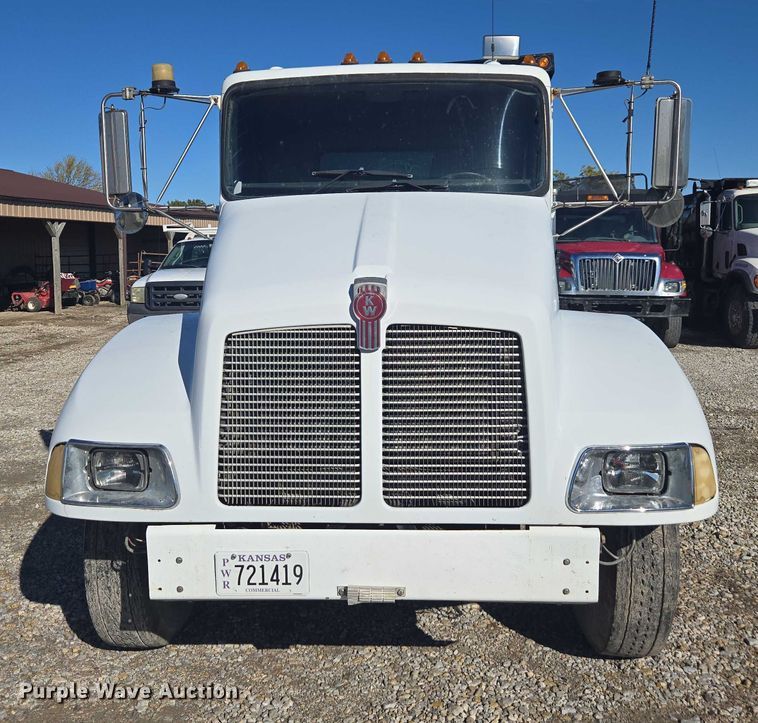 image for item EV5475 2001 Kenworth T300 dump truck