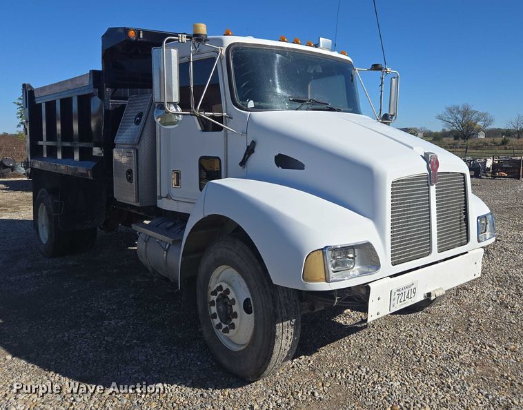 image for item EV5475 2001 Kenworth T300 dump truck