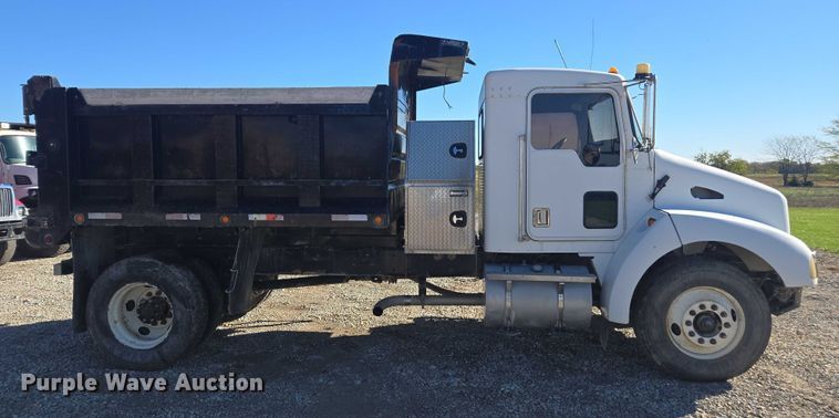 image for item EV5475 2001 Kenworth T300 dump truck