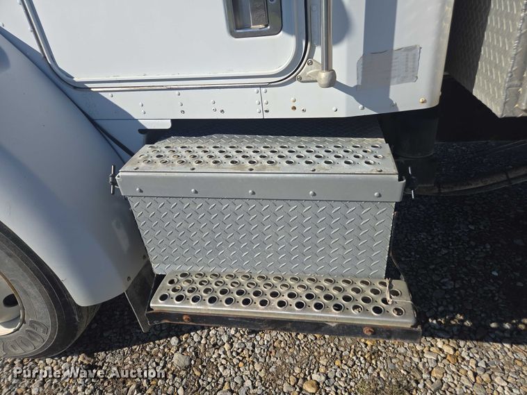 image for item EV5475 2001 Kenworth T300 dump truck