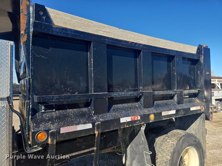 image for item EV5475 2001 Kenworth T300 dump truck