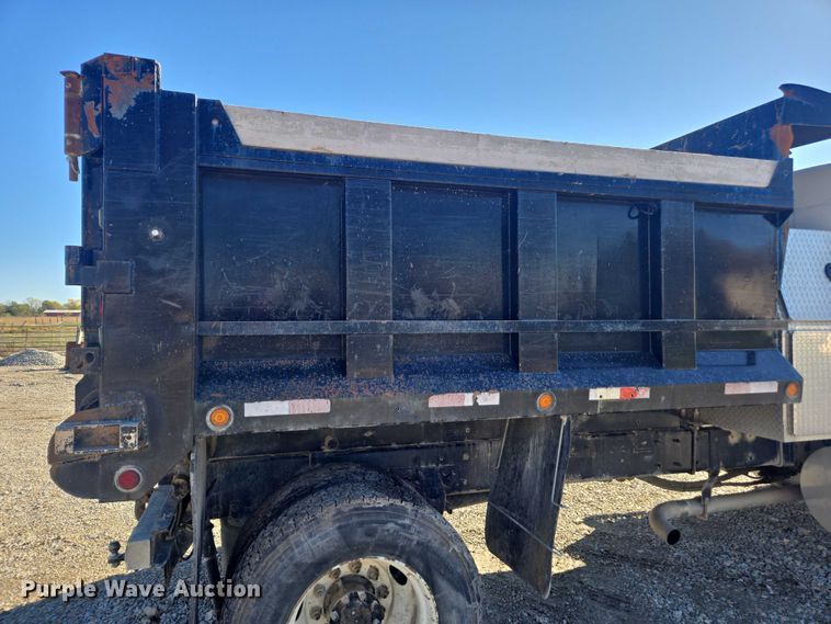 image for item EV5475 2001 Kenworth T300 dump truck