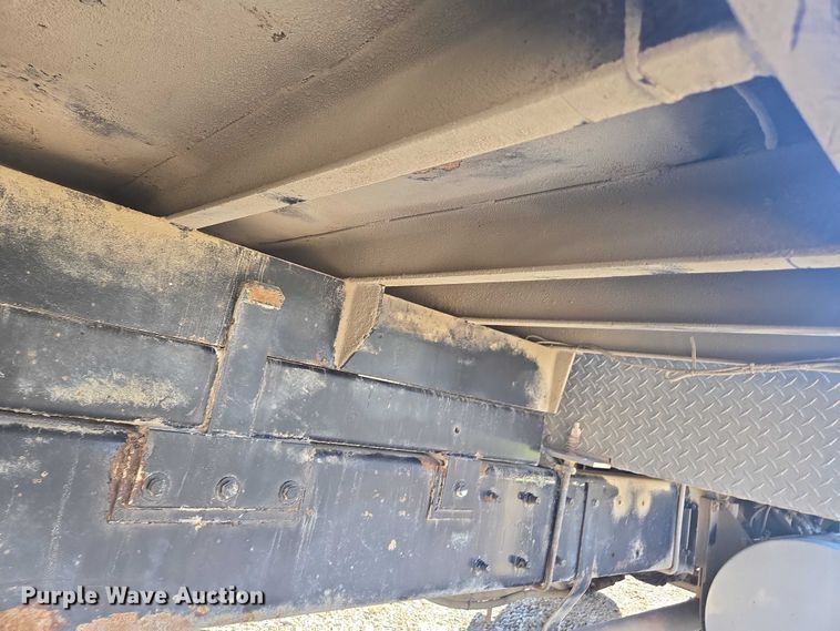 image for item EV5475 2001 Kenworth T300 dump truck