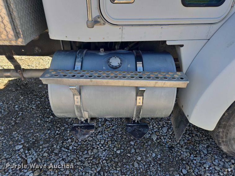 image for item EV5475 2001 Kenworth T300 dump truck