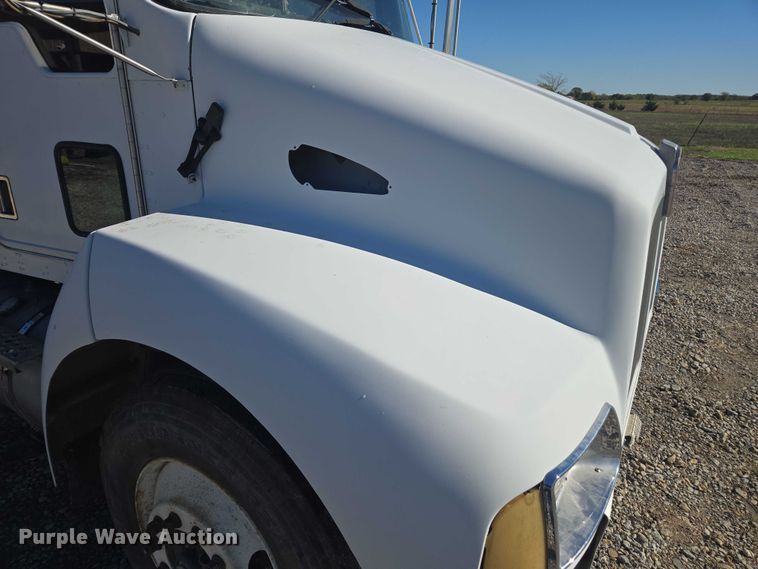 image for item EV5475 2001 Kenworth T300 dump truck