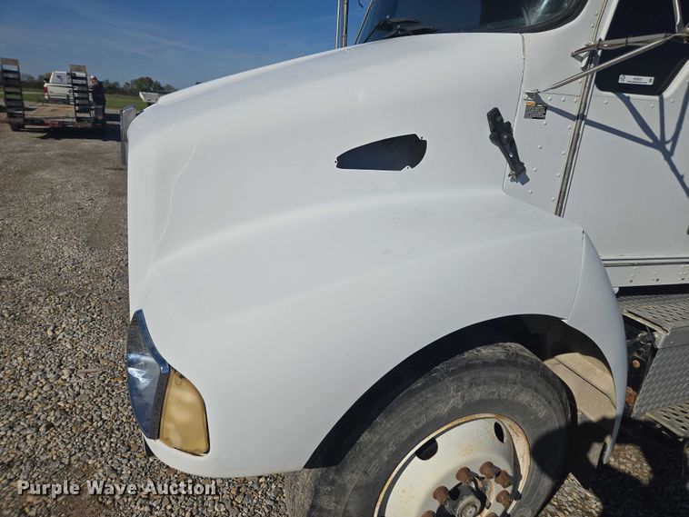 image for item EV5475 2001 Kenworth T300 dump truck