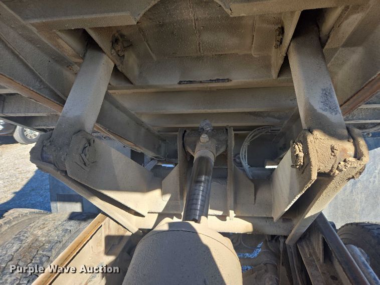 image for item EV5475 2001 Kenworth T300 dump truck