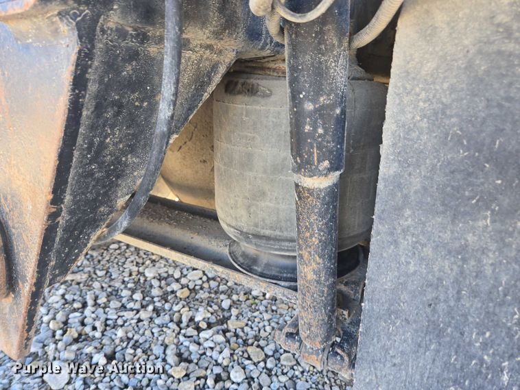 image for item EV5475 2001 Kenworth T300 dump truck