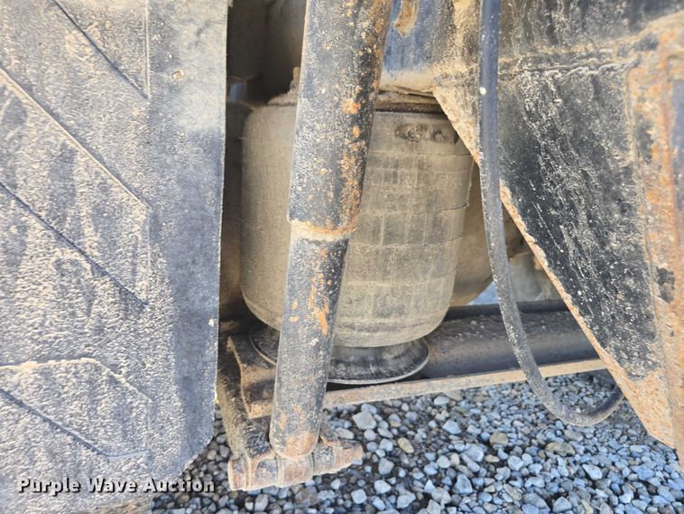 image for item EV5475 2001 Kenworth T300 dump truck