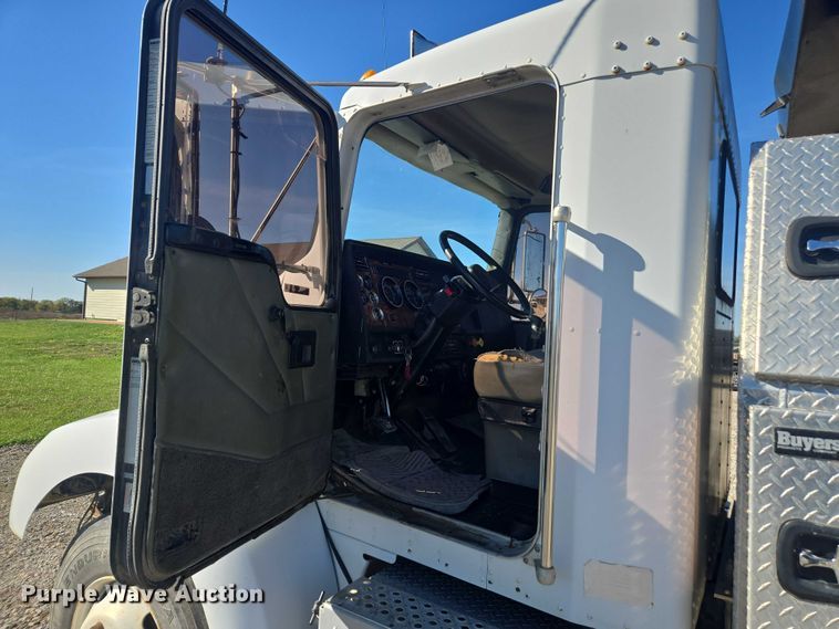 image for item EV5475 2001 Kenworth T300 dump truck