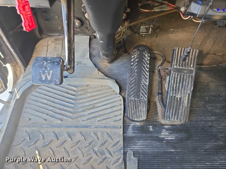 image for item EV5475 2001 Kenworth T300 dump truck