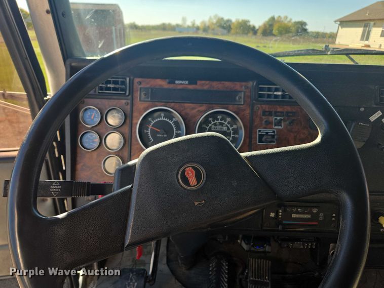 image for item EV5475 2001 Kenworth T300 dump truck