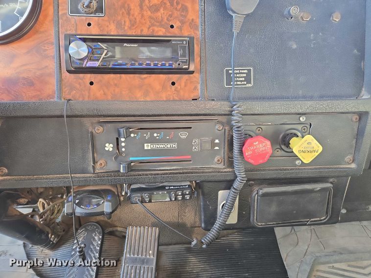 image for item EV5475 2001 Kenworth T300 dump truck