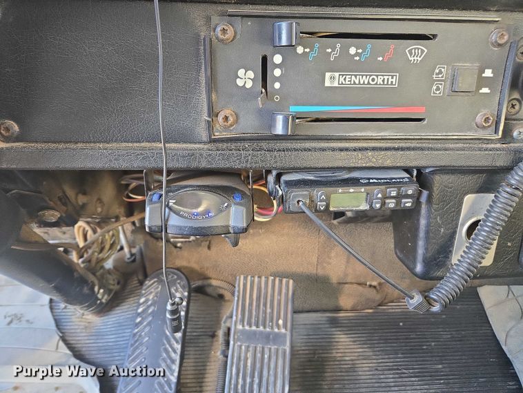 image for item EV5475 2001 Kenworth T300 dump truck