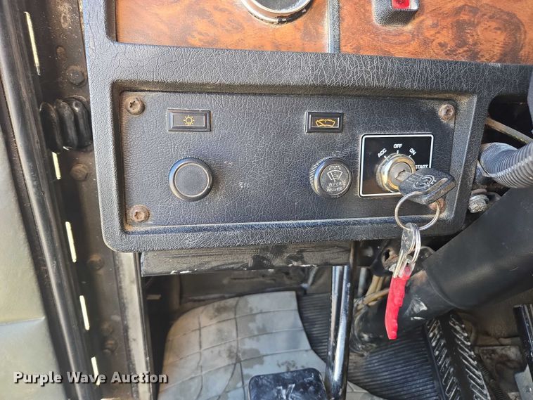 image for item EV5475 2001 Kenworth T300 dump truck