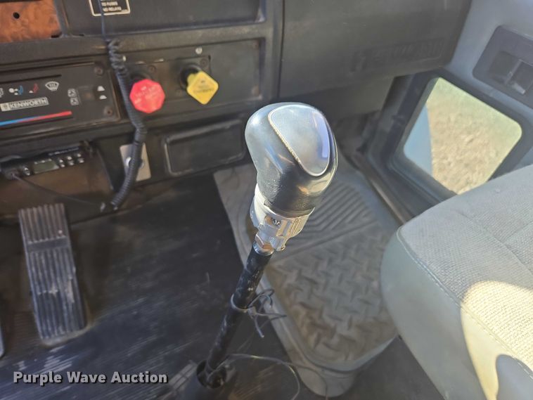 image for item EV5475 2001 Kenworth T300 dump truck