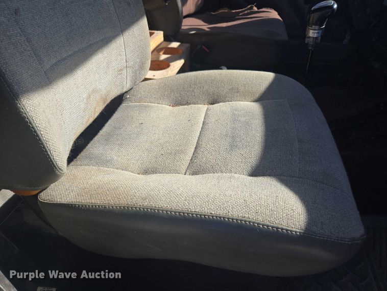 image for item EV5475 2001 Kenworth T300 dump truck