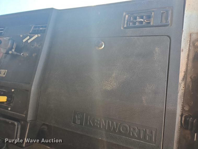 image for item EV5475 2001 Kenworth T300 dump truck