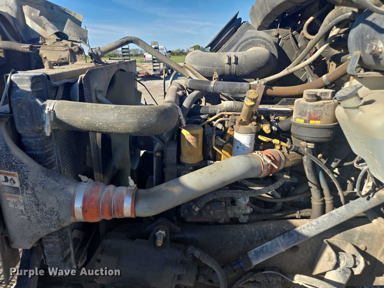 image for item EV5475 2001 Kenworth T300 dump truck