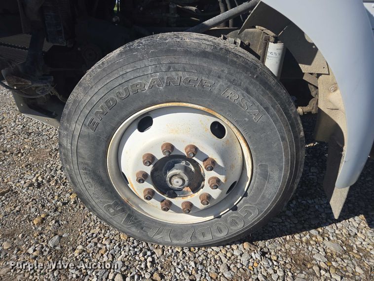 image for item EV5475 2001 Kenworth T300 dump truck