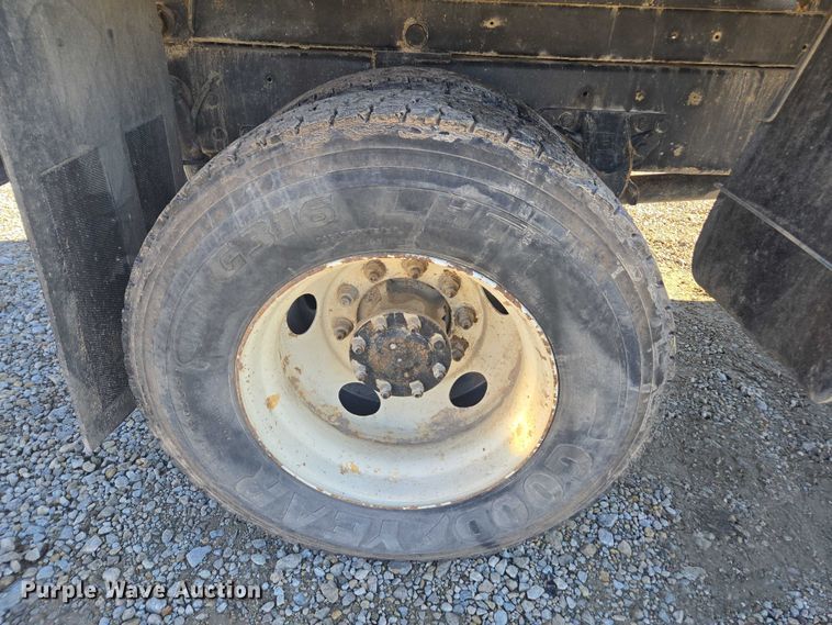 image for item EV5475 2001 Kenworth T300 dump truck