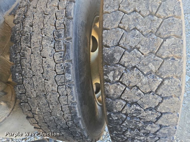 image for item EV5475 2001 Kenworth T300 dump truck