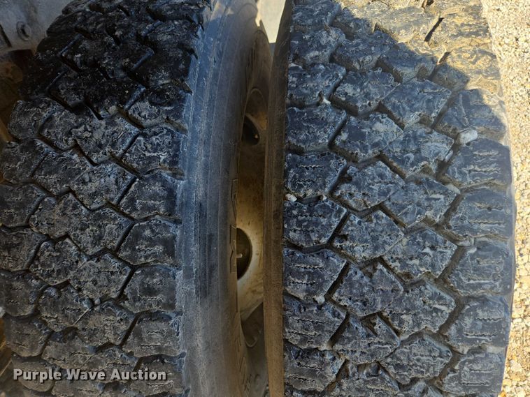 image for item EV5475 2001 Kenworth T300 dump truck