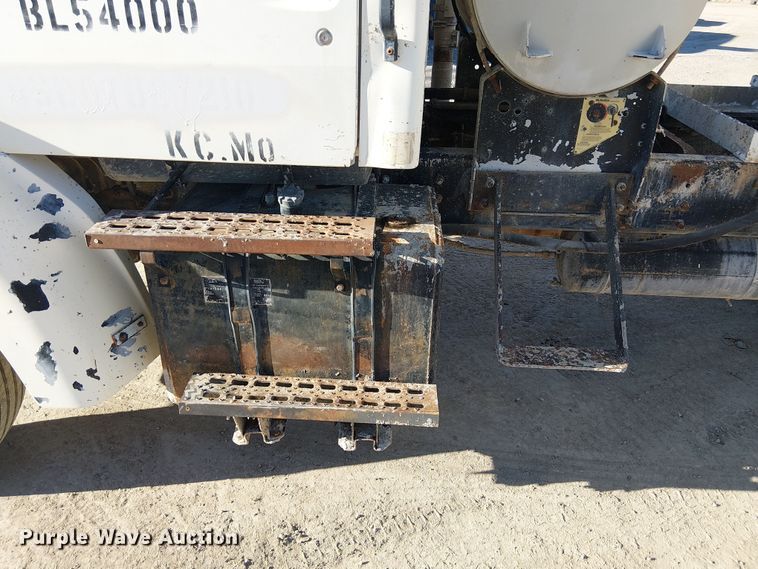 image for item FB4507 1998 Ford LT8500 concrete agitator truck