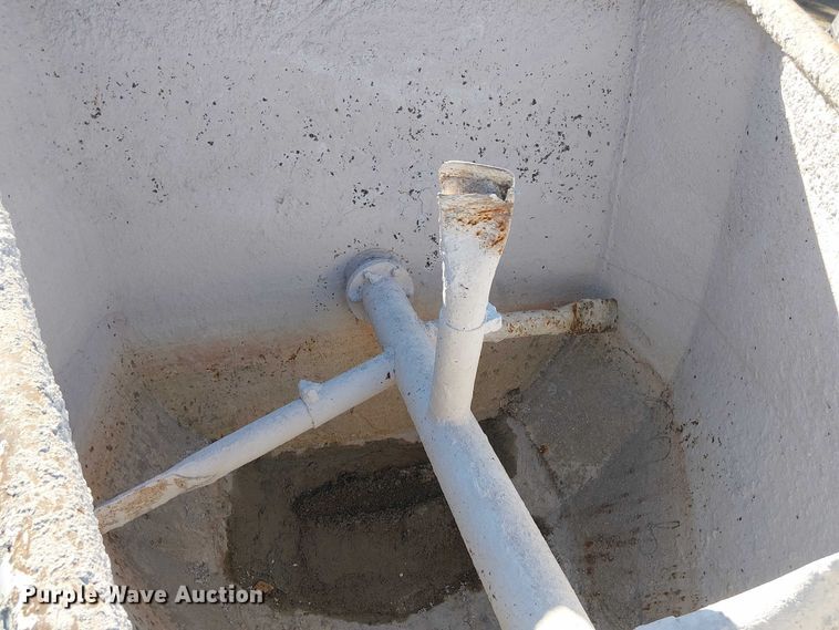 image for item FB4507 1998 Ford LT8500 concrete agitator truck