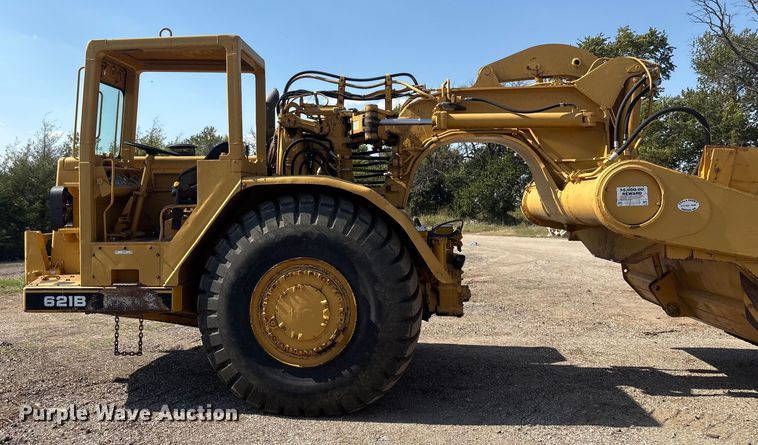 image for item FI0007 1976 Caterpillar 621B conventional scraper 
