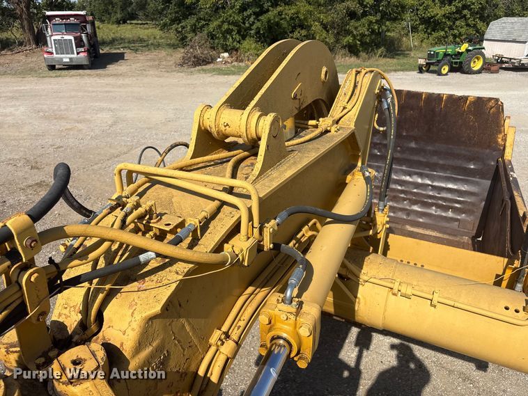 image for item FI0007 1976 Caterpillar 621B conventional scraper 