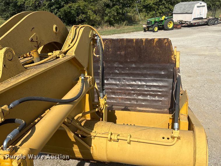 image for item FI0007 1976 Caterpillar 621B conventional scraper 
