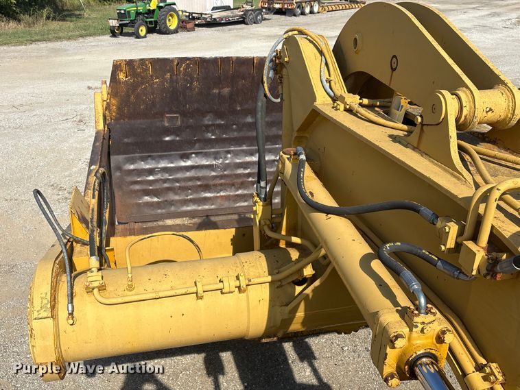 image for item FI0007 1976 Caterpillar 621B conventional scraper 