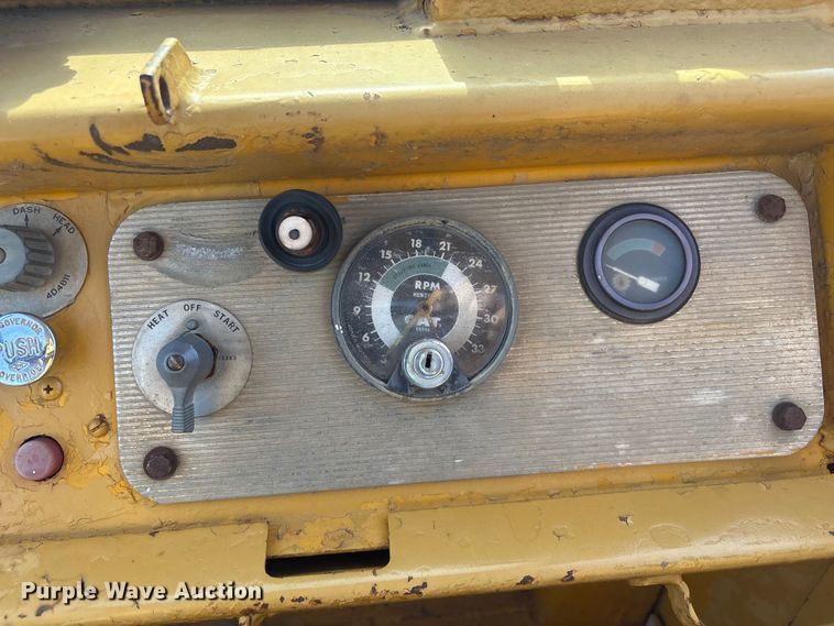 image for item FI0007 1976 Caterpillar 621B conventional scraper 