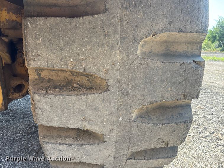 image for item FI0007 1976 Caterpillar 621B conventional scraper 