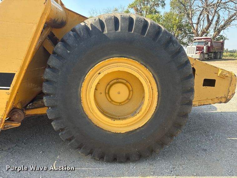 image for item FI0007 1976 Caterpillar 621B conventional scraper 