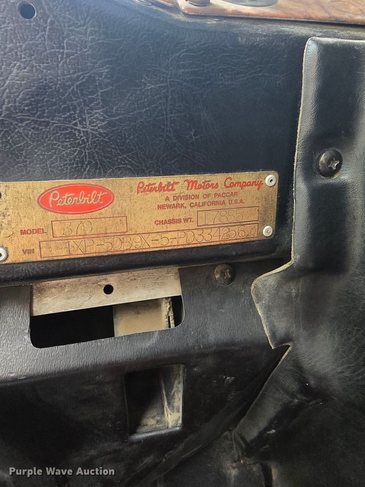 image for item FI0008 1993 Peterbilt 379 dump truck