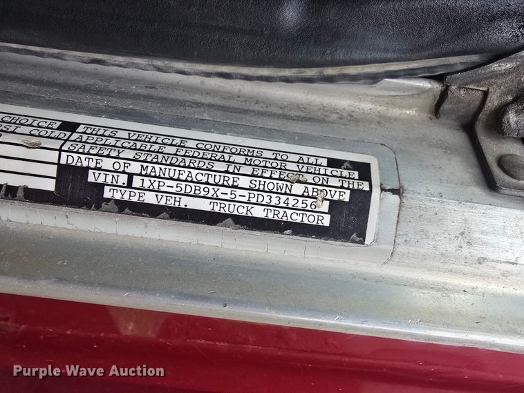 image for item FI0008 1993 Peterbilt 379 dump truck