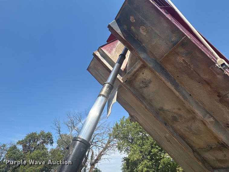 image for item FI0008 1993 Peterbilt 379 dump truck