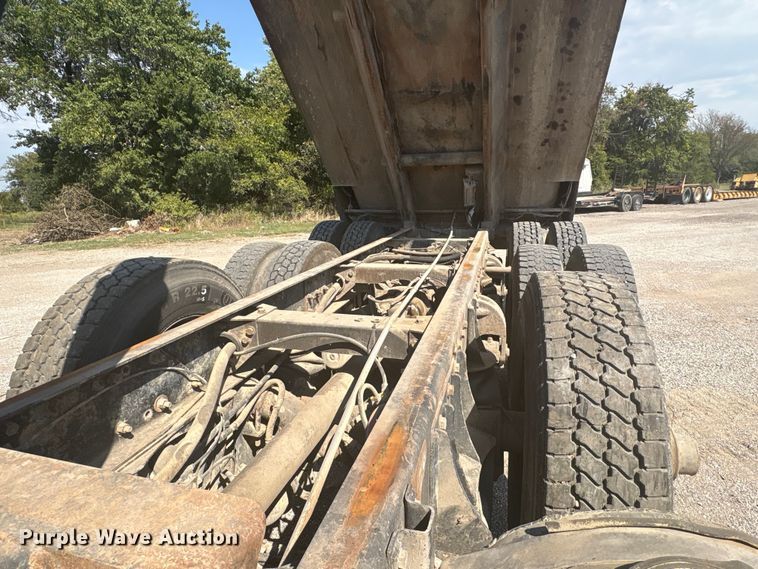 image for item FI0008 1993 Peterbilt 379 dump truck