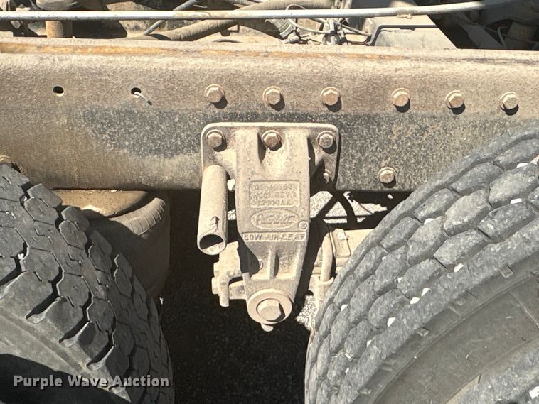 image for item FI0008 1993 Peterbilt 379 dump truck