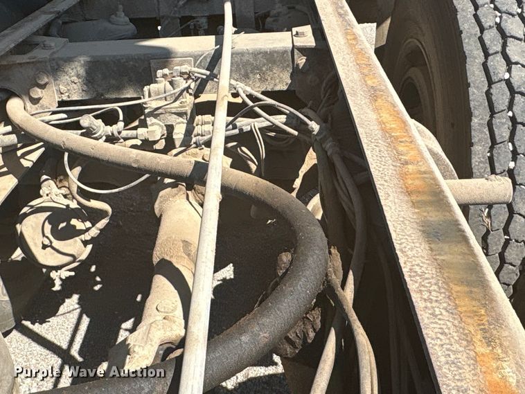 image for item FI0008 1993 Peterbilt 379 dump truck