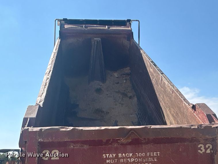 image for item FI0008 1993 Peterbilt 379 dump truck