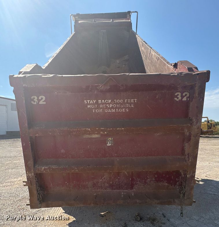 image for item FI0008 1993 Peterbilt 379 dump truck